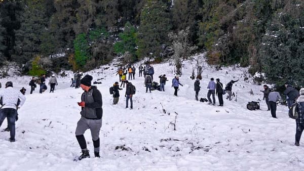 Parashar Lake Trek thumbnail 2